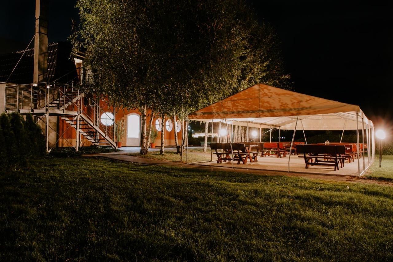 Lawendowy Ogrod Hotel Brzeg Buitenkant foto